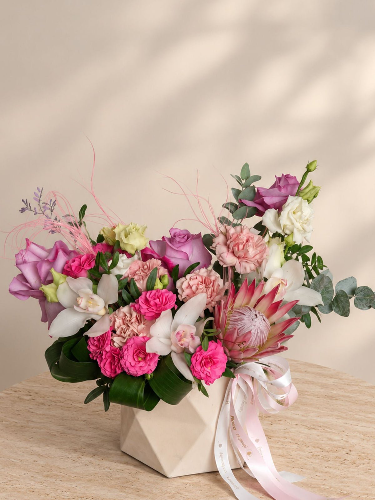 Aranjament Floral în Cutie Diamant Crem