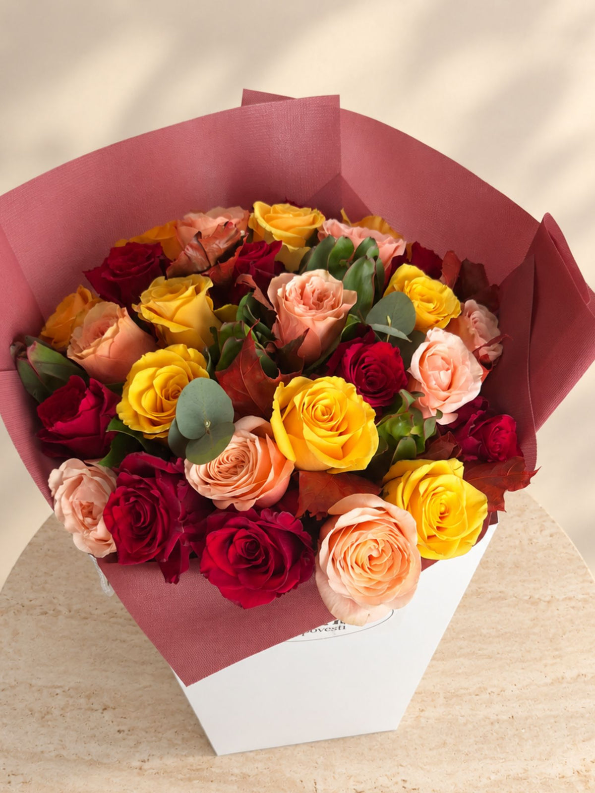 Buchet Special de Toamnă cu Trandafiri Roșii, Galbeni și Portocalii