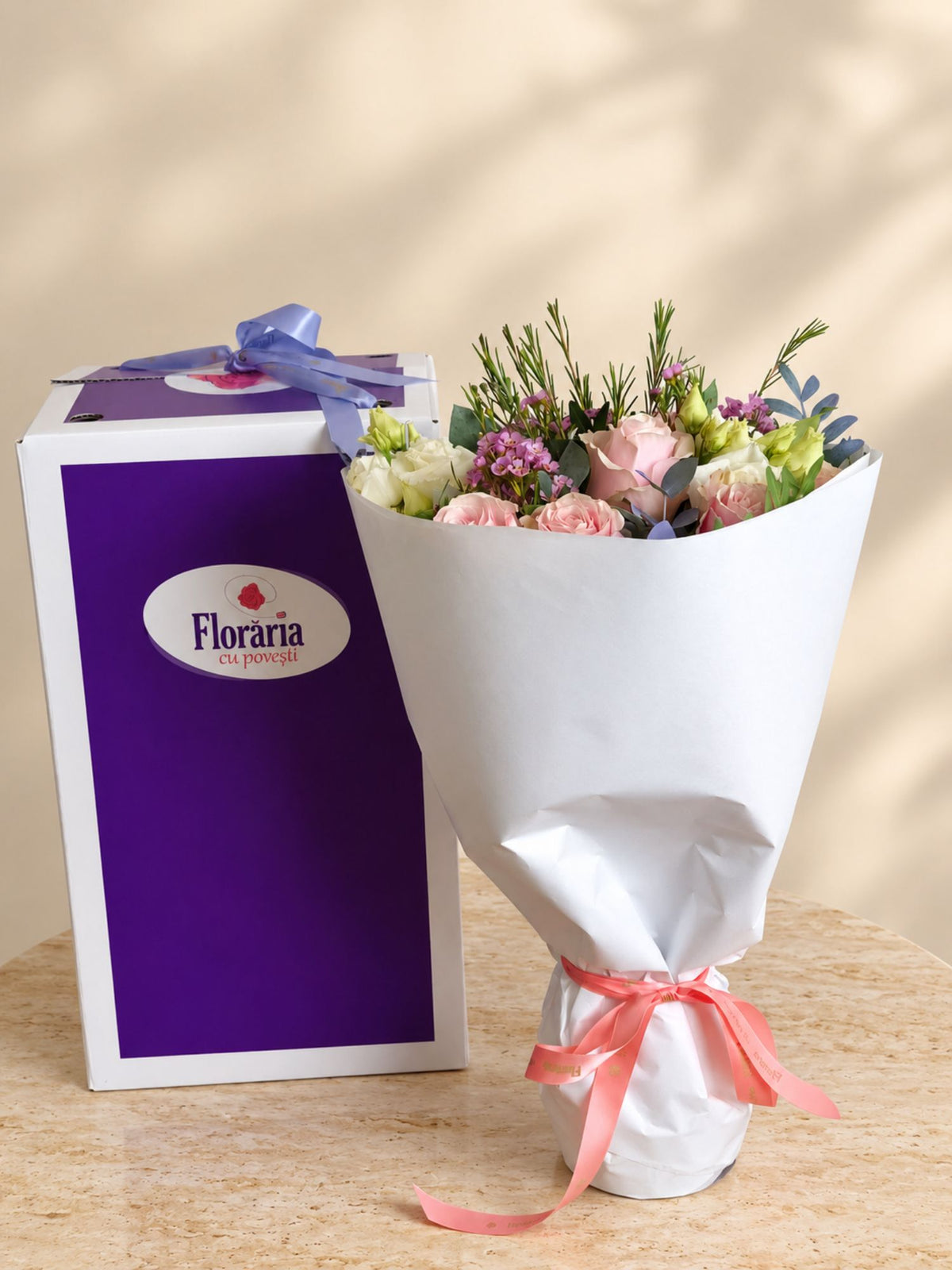 Buchet Trandafiri Roz, Lisianthus Alb și Wax