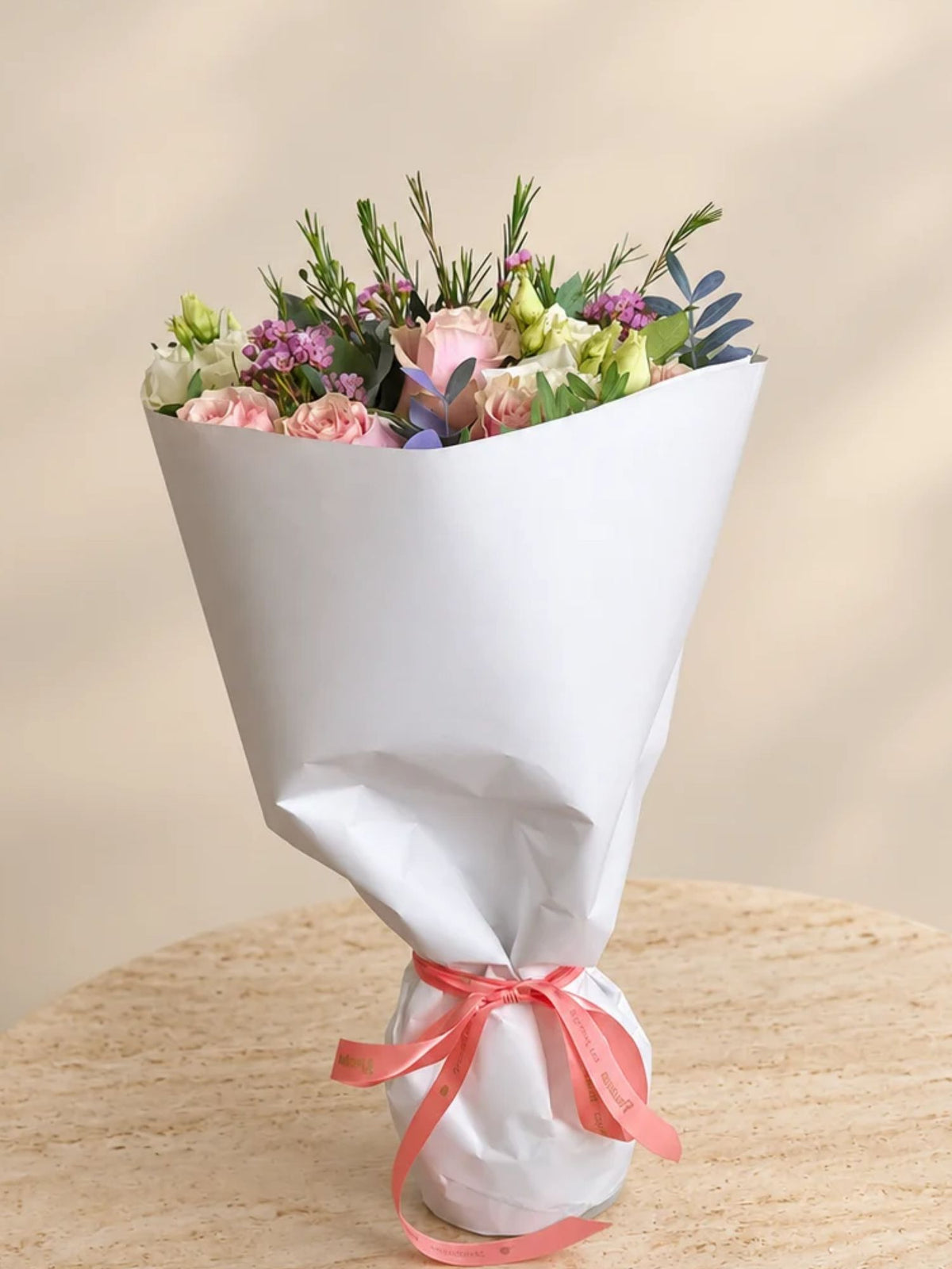 Buchet Trandafiri Roz, Lisianthus Alb și Wax