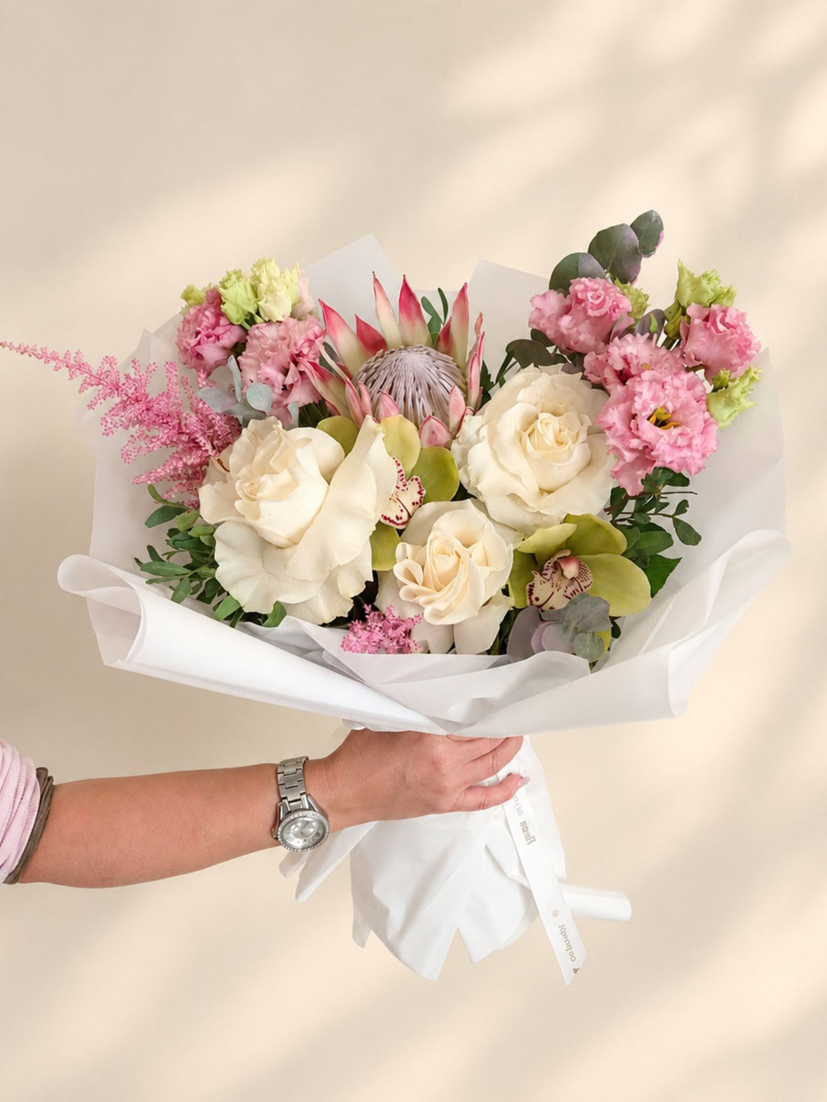Buchet Pastel cu Protea in Flower Bag