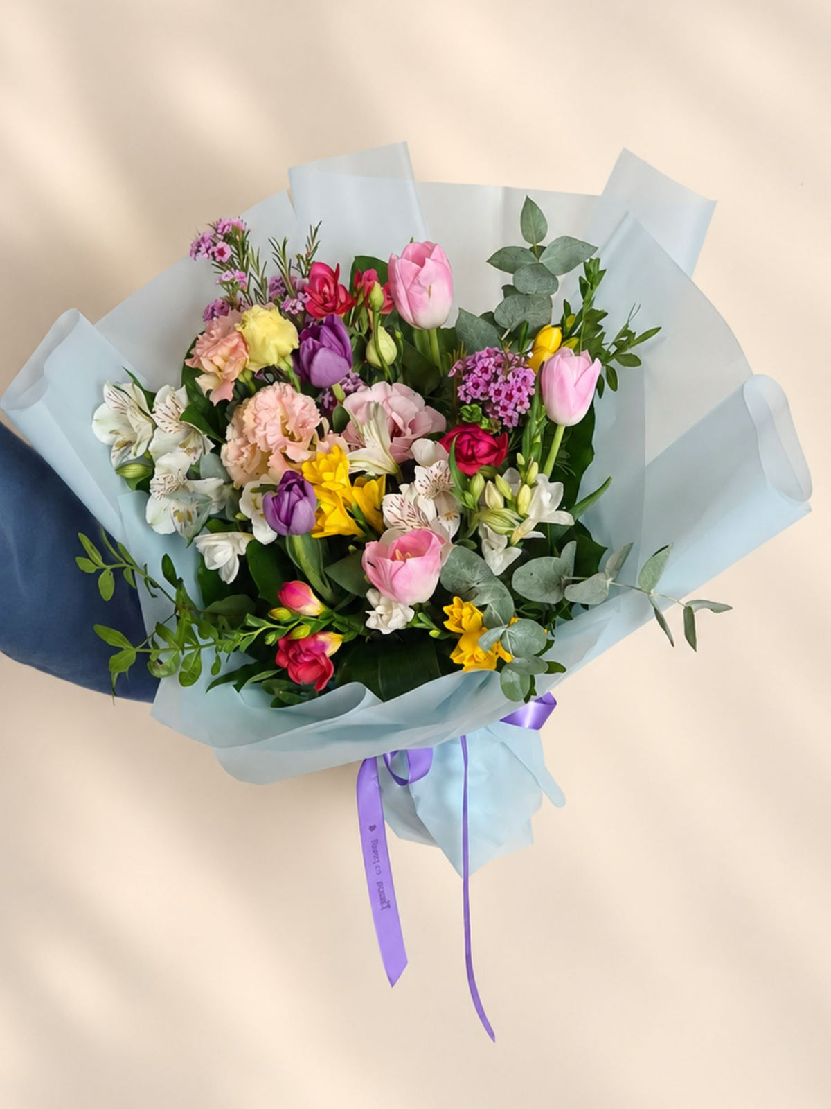 Buchet mix cu flori de primavara