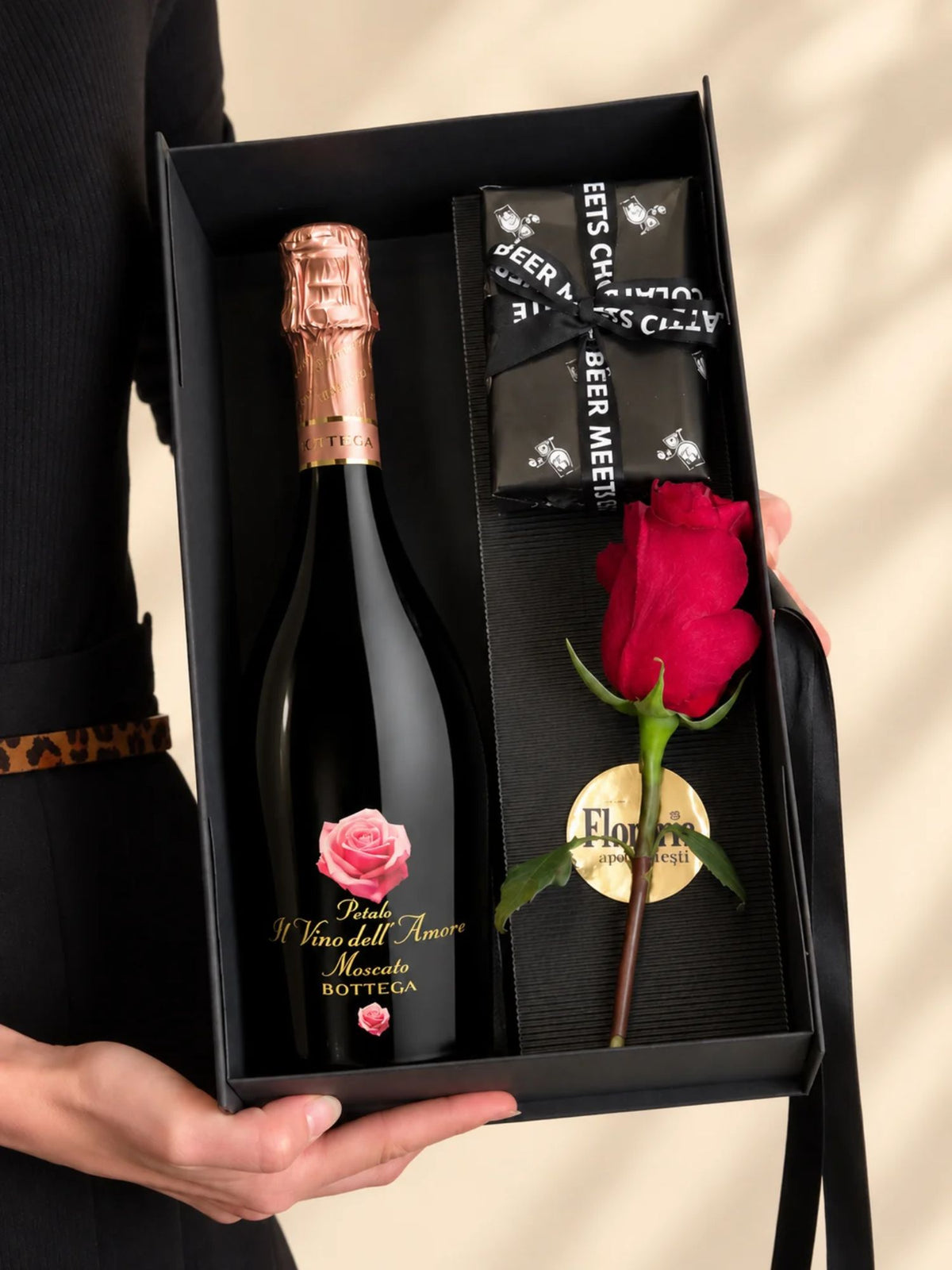 Cadou cu Vin Spumant Petalo Il Vino dell Amore si praline