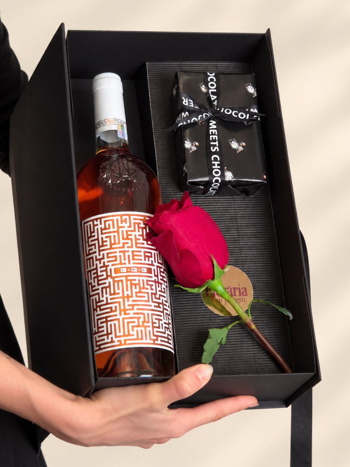 Cadou vin Mysterium Rose si praline