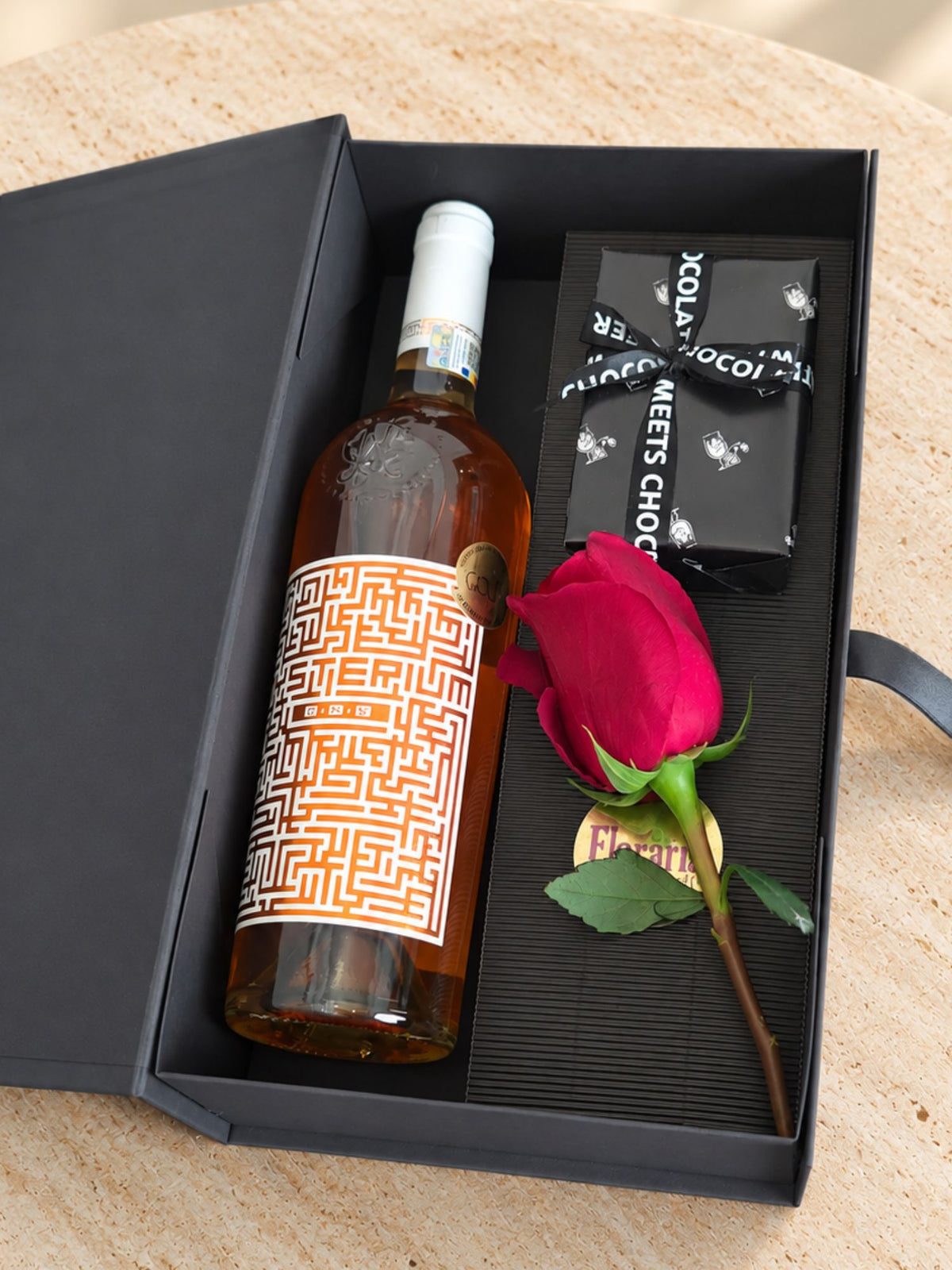 Cadou vin Mysterium Rose si praline