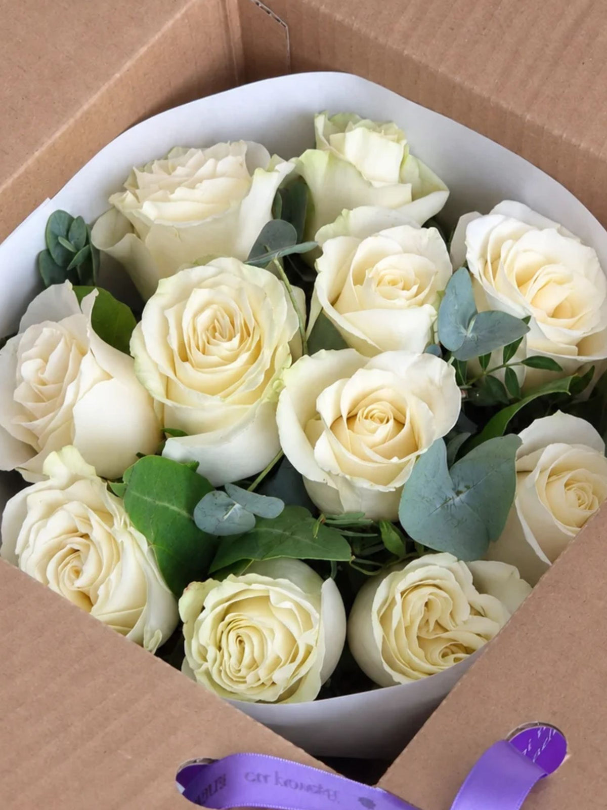 Buchet 11 Trandafiri Albi