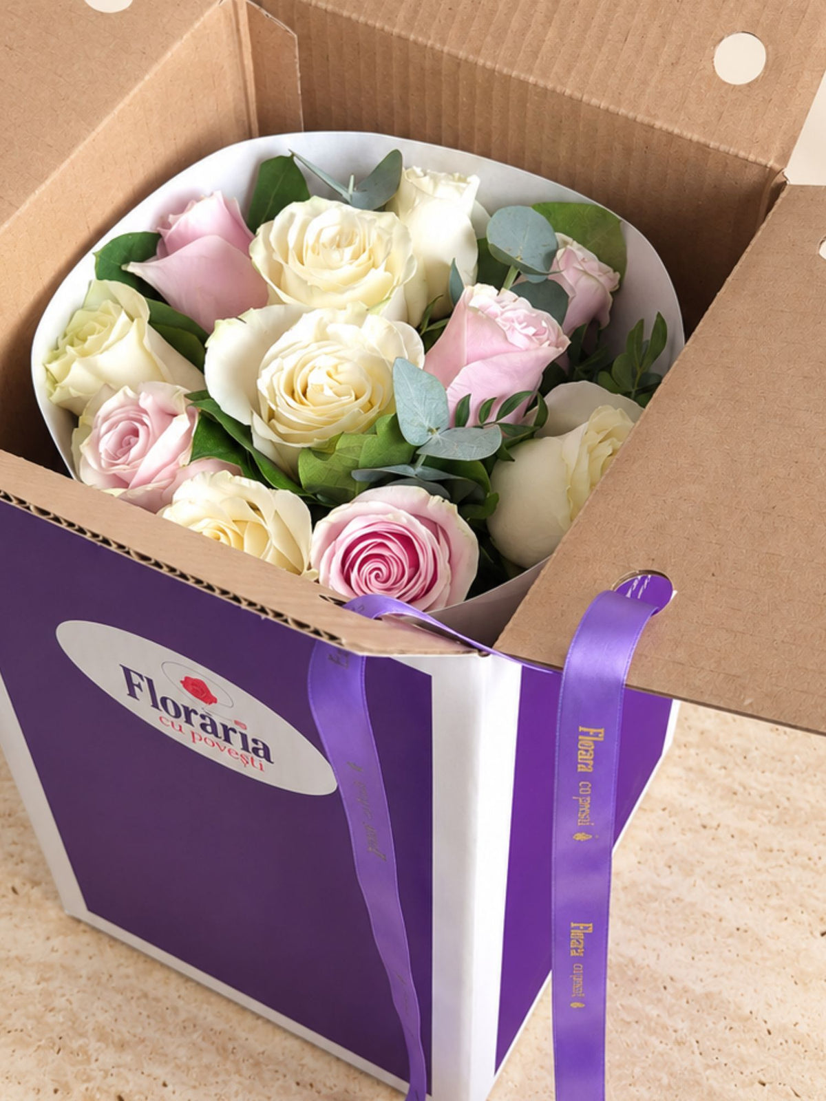 Buchet 11 Trandafiri Albi si Roz