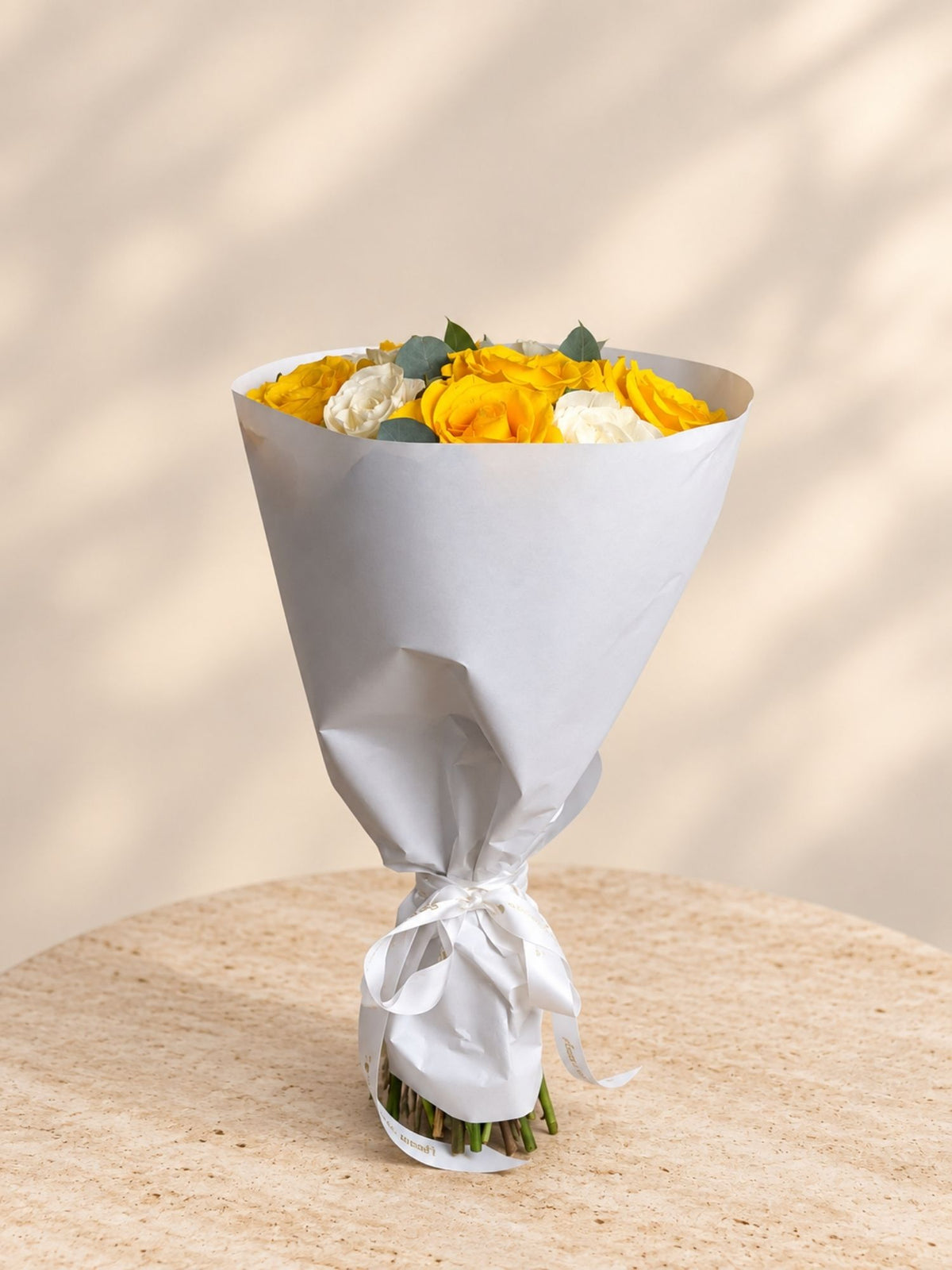 Buchet 11 Trandafiri Albi si Galbeni