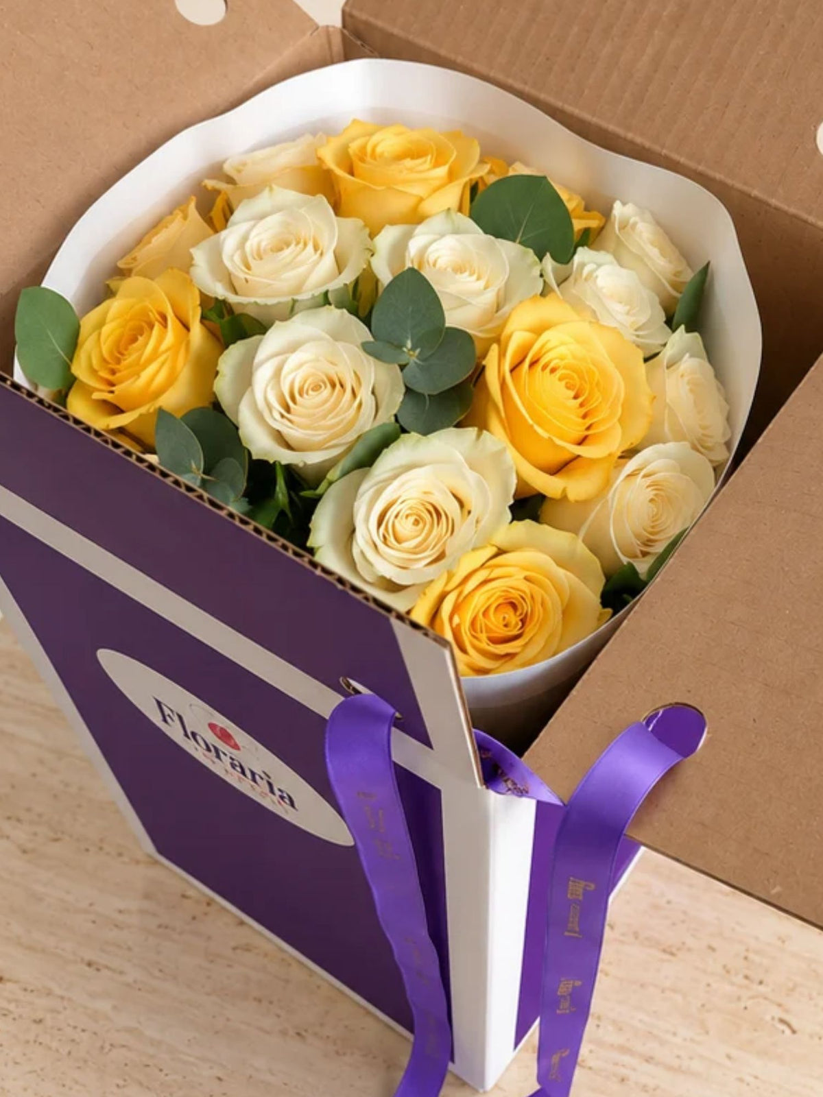 Buchet 19 trandafiri albi si galbeni