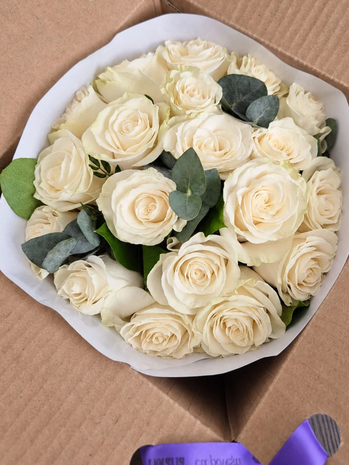 Buchet 19 trandafiri albi