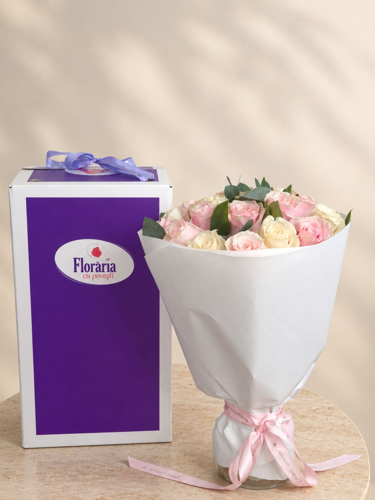 Buchet 25 trandafiri albi si roz
