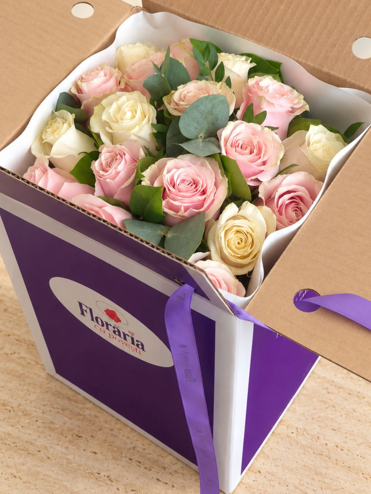 Buchet 25 trandafiri albi si roz