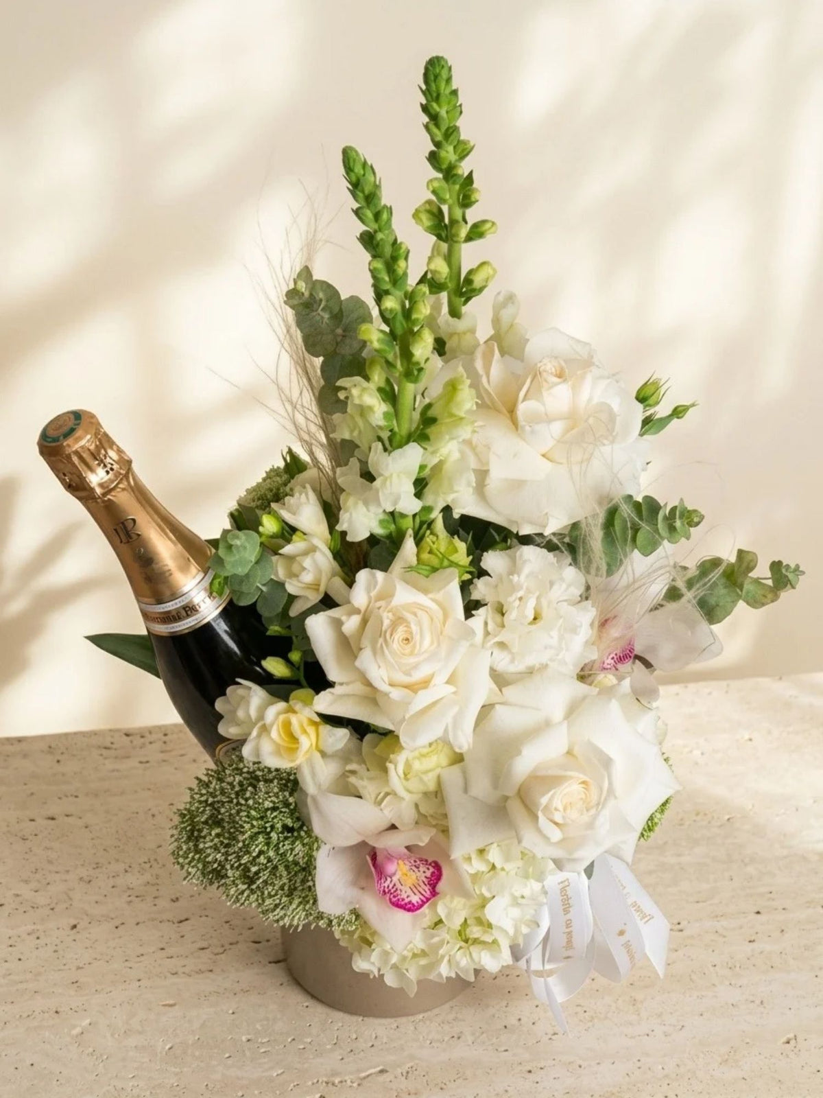 Colecția de Lux - Aranjament Floral și Șampanie Laurent-Perrier
