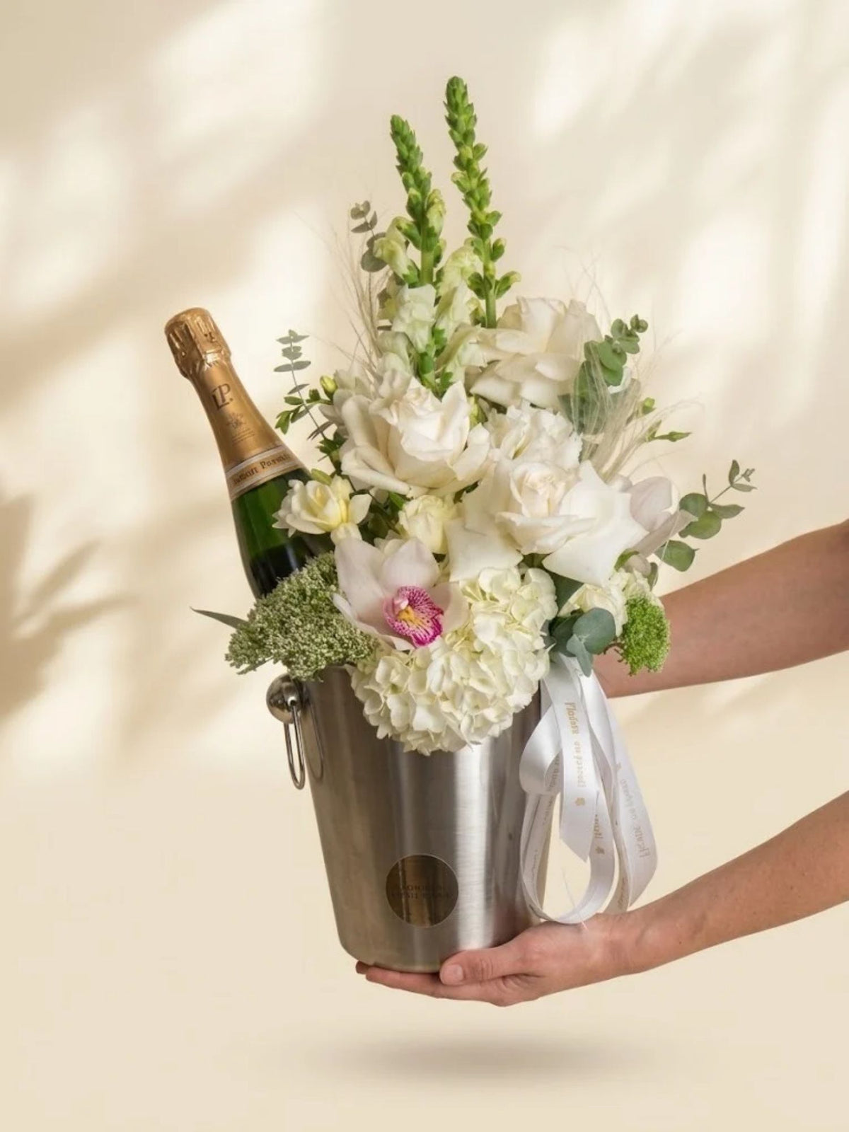 Colecția de Lux - Aranjament Floral și Șampanie Laurent-Perrier