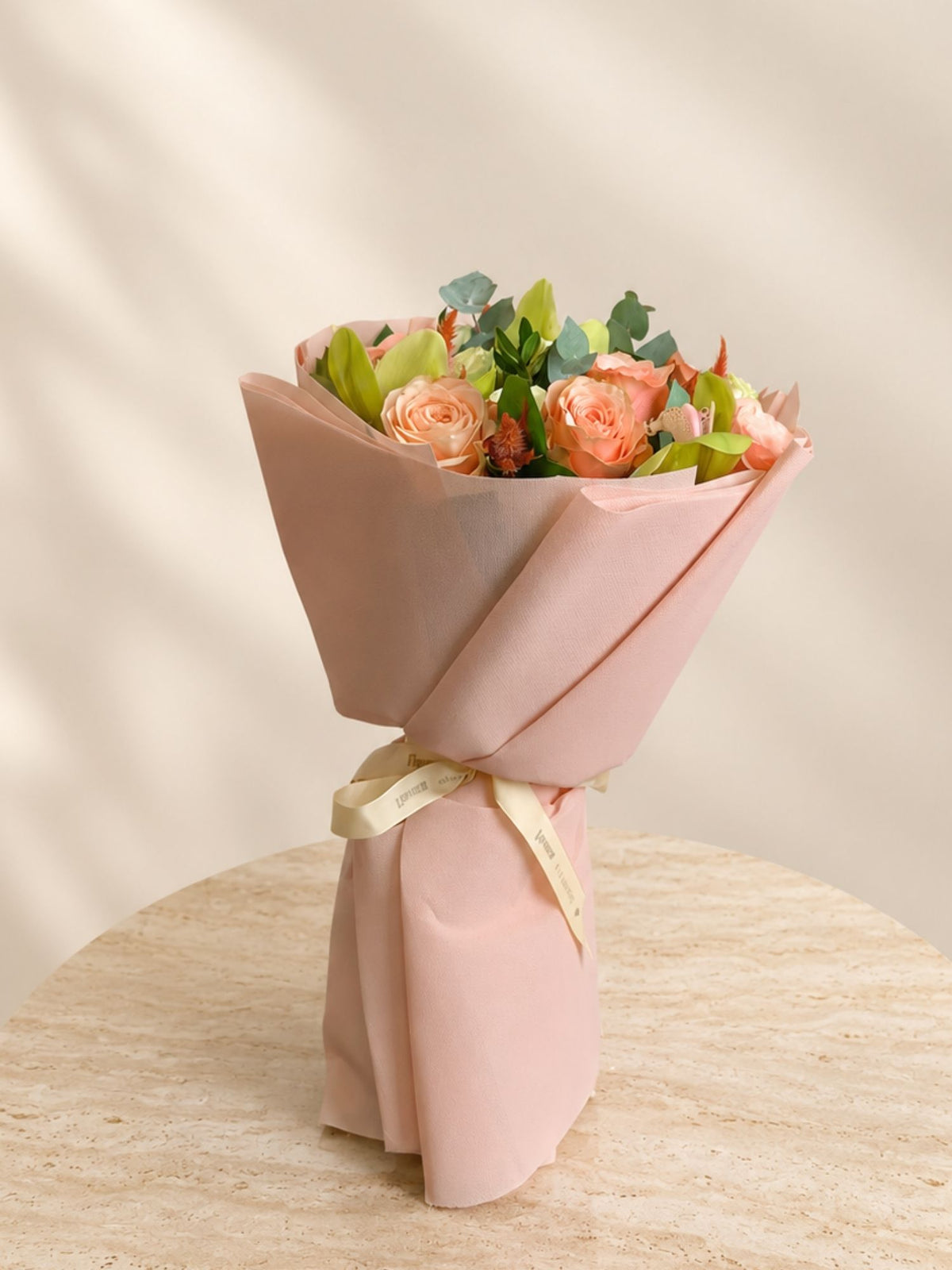 Colectia de Lux - Buchet cu trandafiri kahala celosia si miniroze