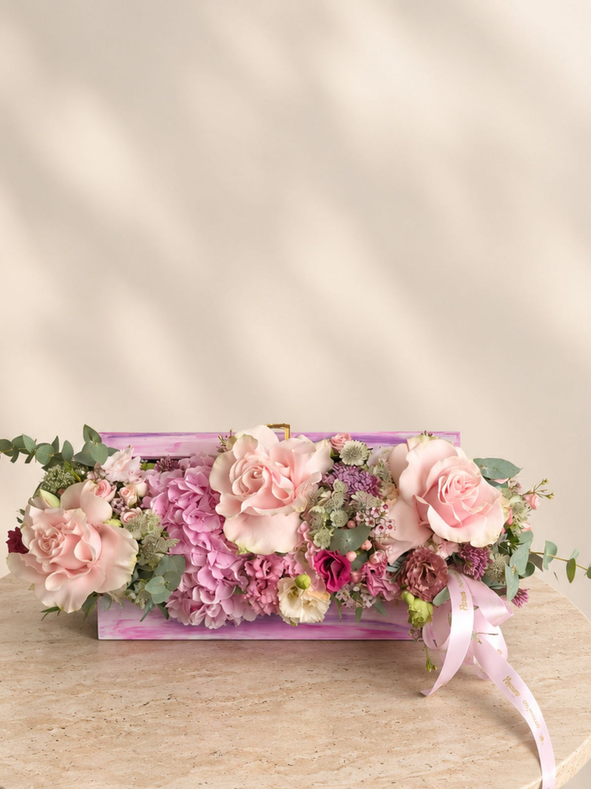 Aranjament cu Flori Pastel in Cutie de Lemn