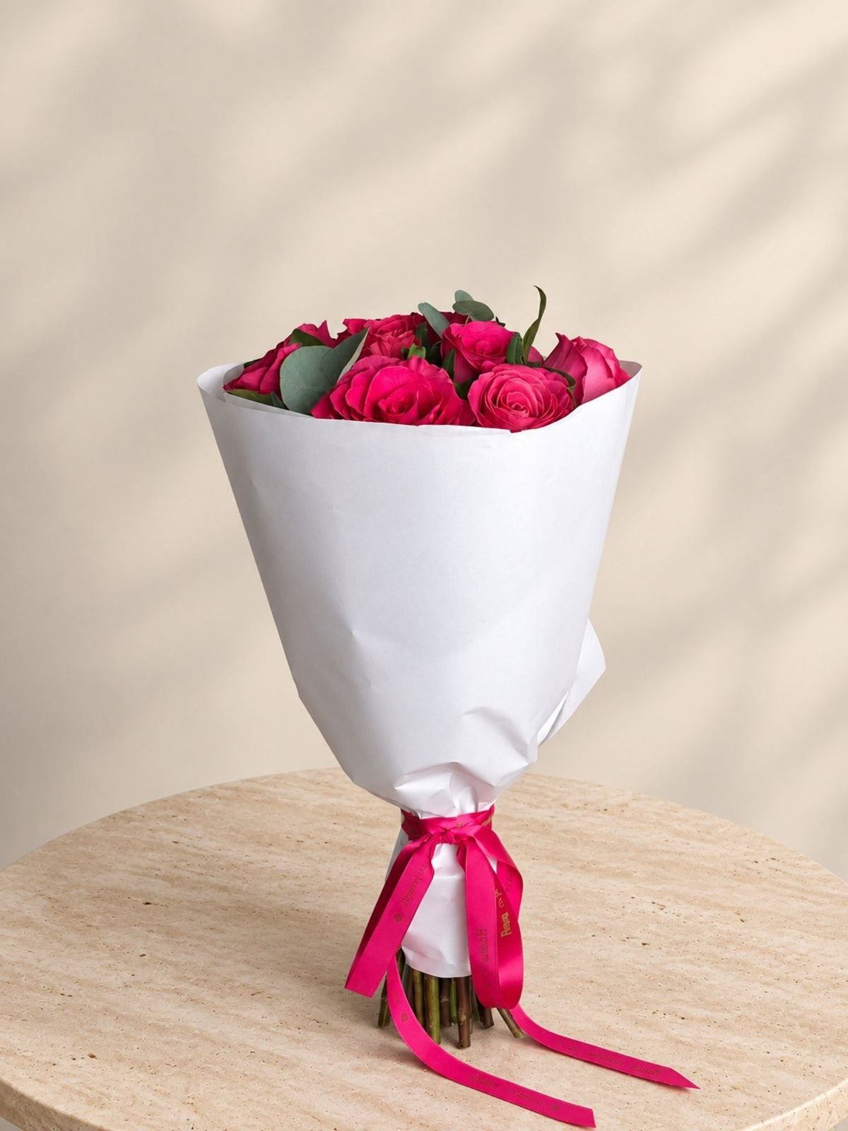 Buchet 11 Trandafiri Albi si Limonium - Floraria cu Povesti