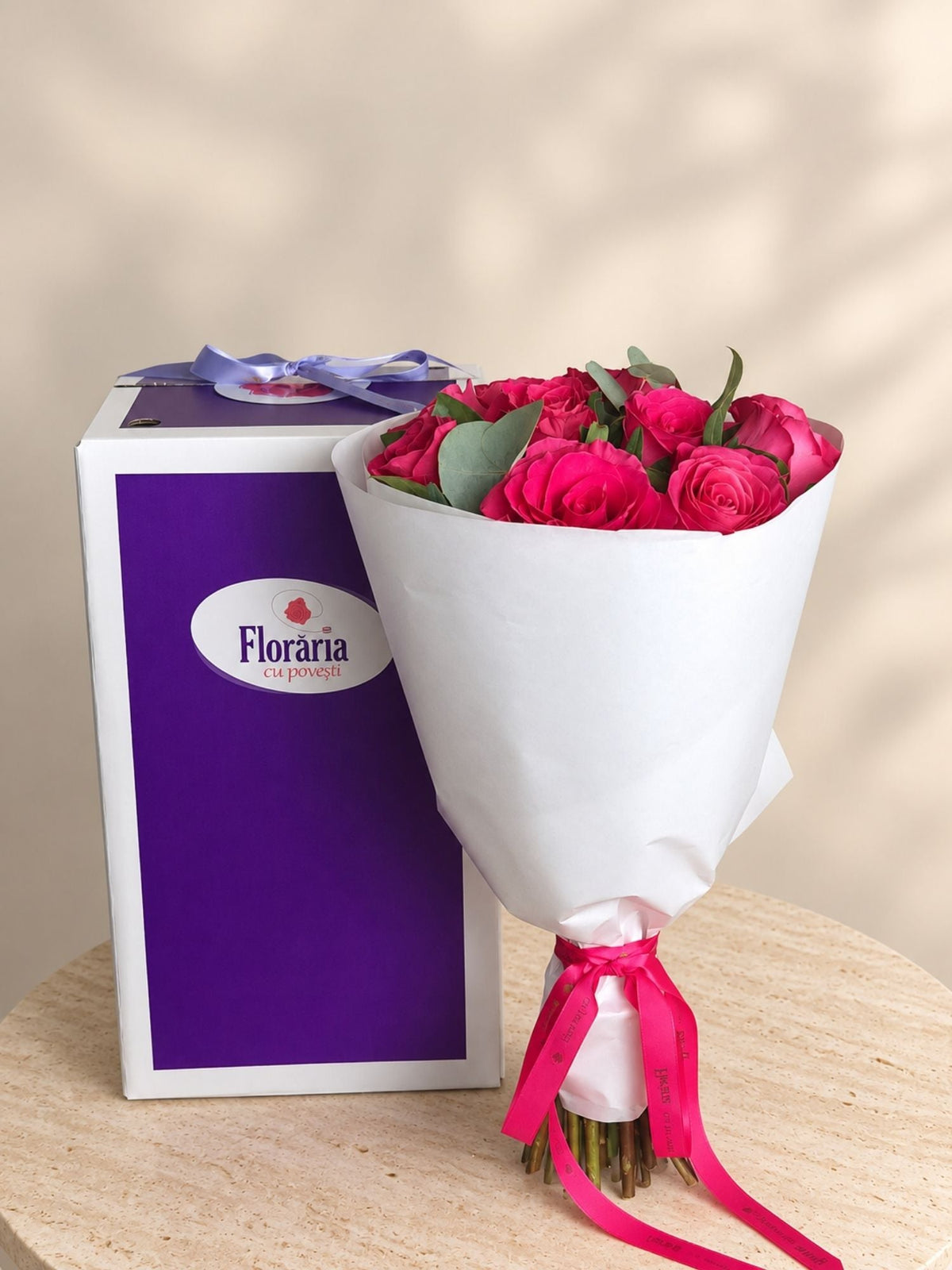 Buchet 11 Trandafiri Albi si Limonium - Floraria cu Povesti