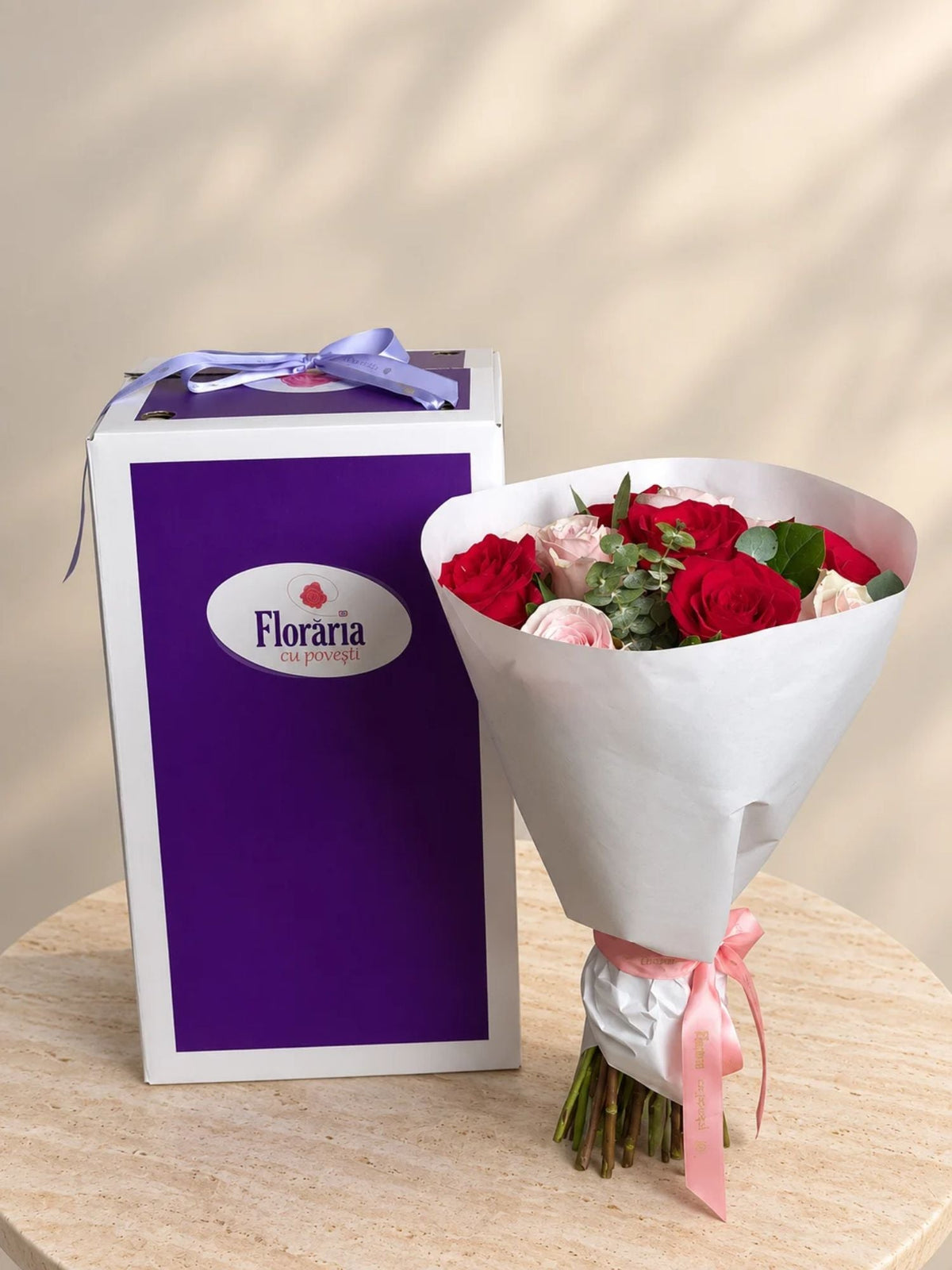 Buchet 11 Trandafiri Rosii si Roz - Floraria cu Povesti
