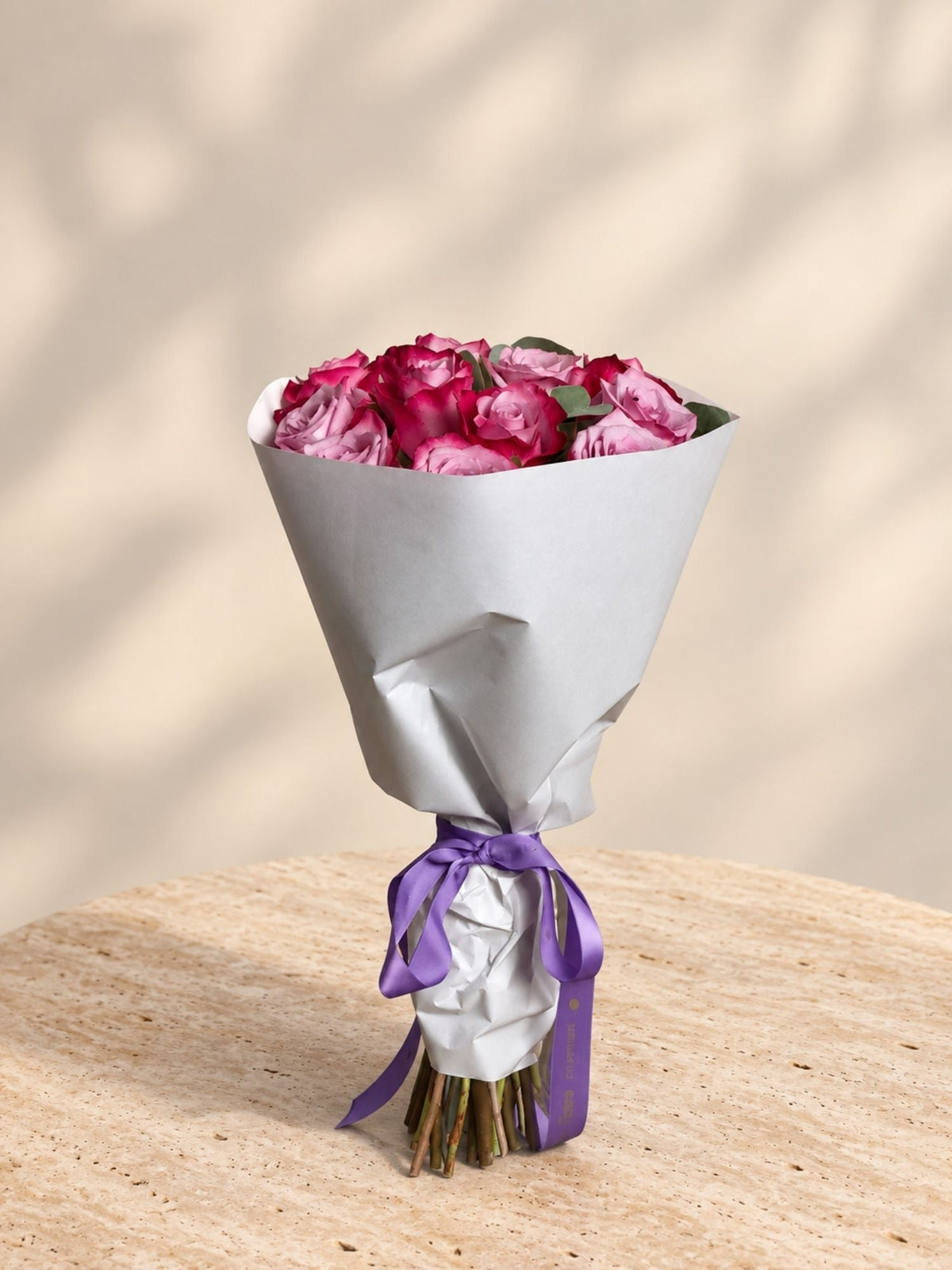 Buchet 19 Trandafiri Albi si Limonium - Floraria cu Povesti