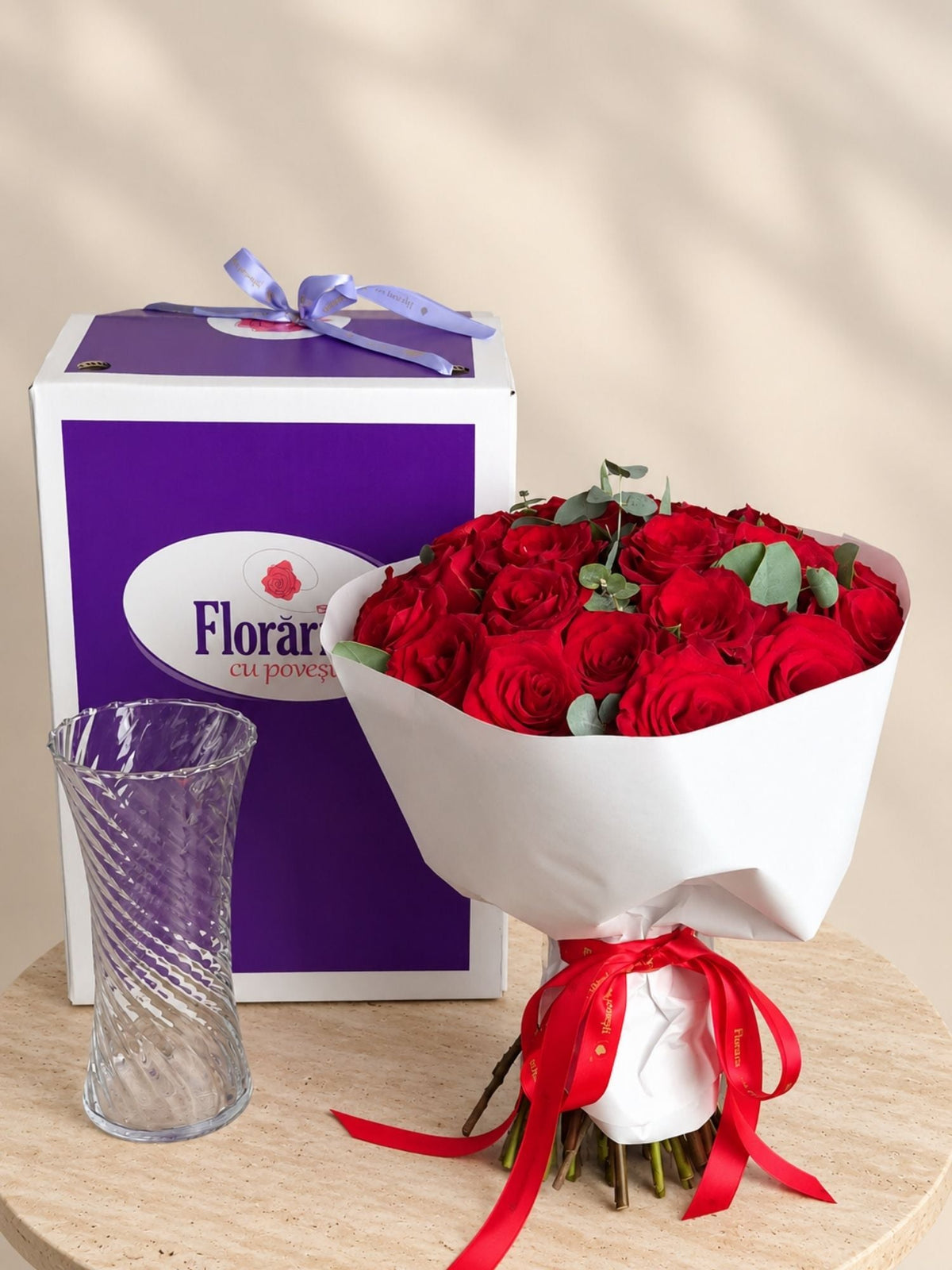 Buchet 25 Trandafiri Rosii si Vaza Cadou - Floraria cu Povesti