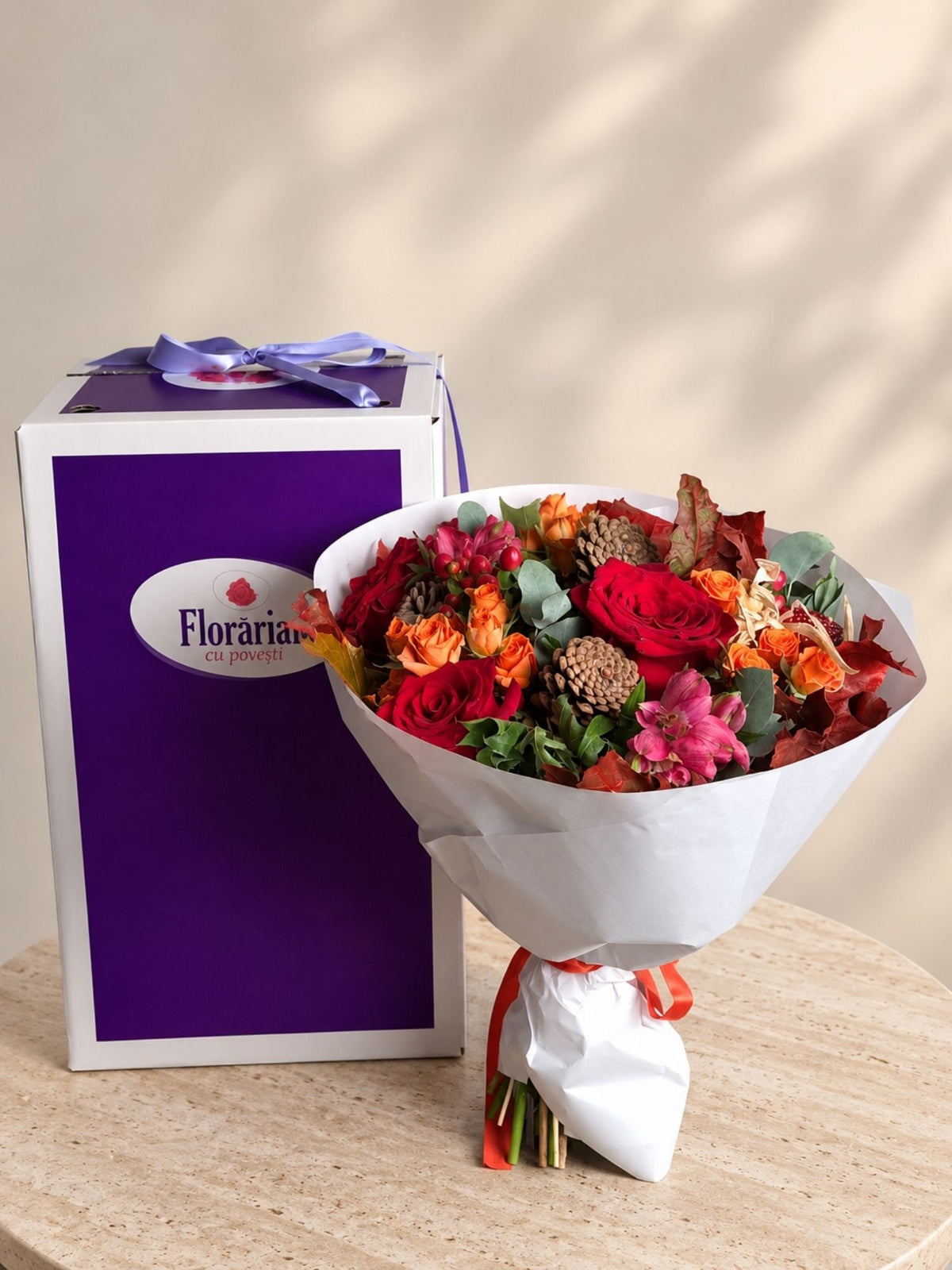 Buchet cu Trandafiri Rosii, Crin Peruvian si Conuri de Brad - Floraria cu Povesti