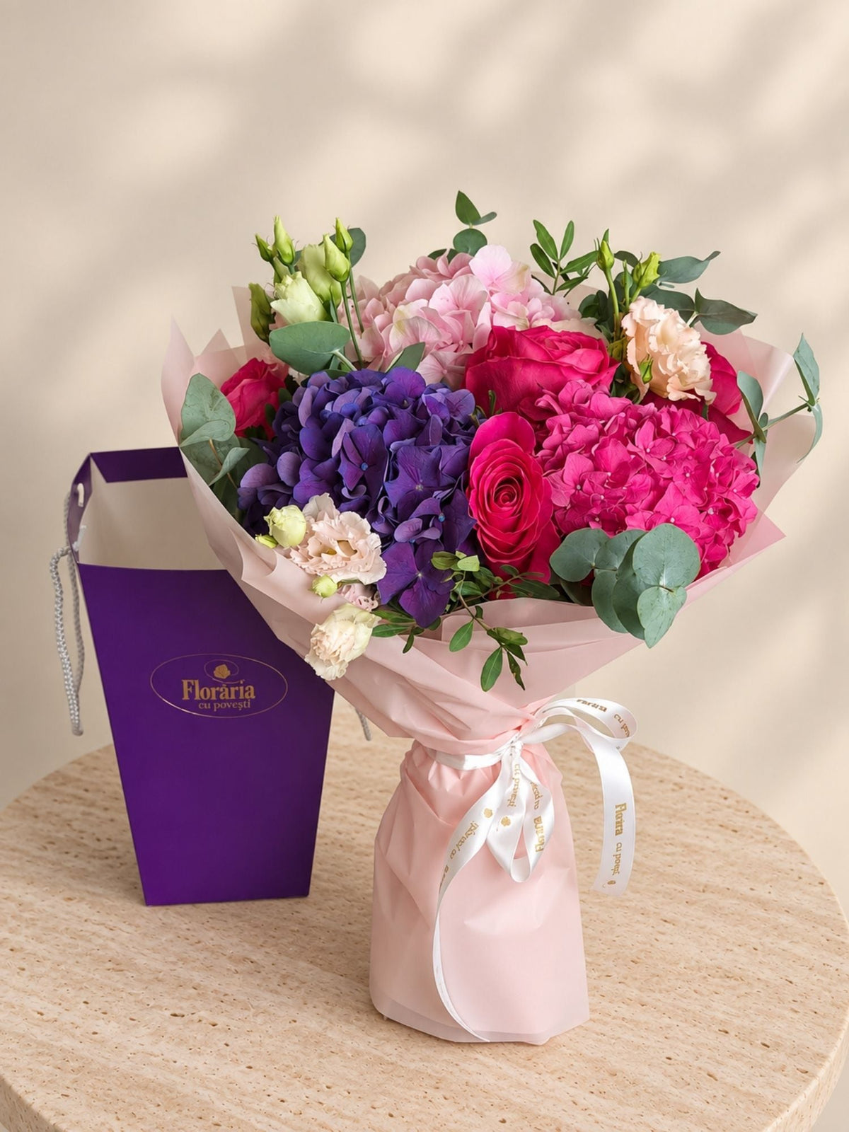 Buchet cu Trandafiri Roz, Hortensii si Lisianthus - Floraria cu Povesti