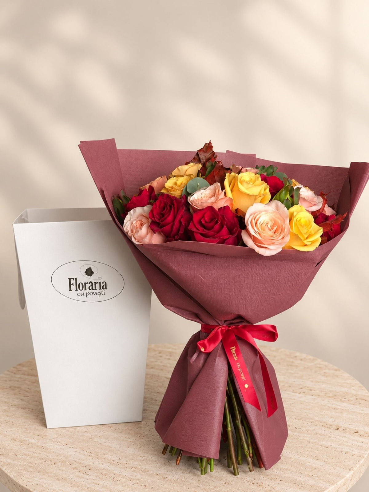 Buchet de Toamna cu Trandafiri Rosii, Galbeni si Portocalii - Floraria cu Povesti
