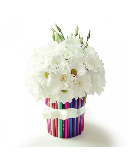 Aranjament floral cu creioane colorate