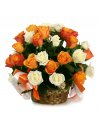 SPECIALS - Cos cu 45 trandafiri albi si portocalii