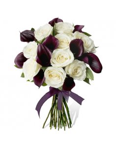 Buchet trandafiri albi si cale mov