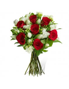 Buchet trandafiri rosii lalele si frezii albe