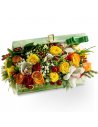 SPECIALS - Aranjament cu flori albe in cutie de lemn