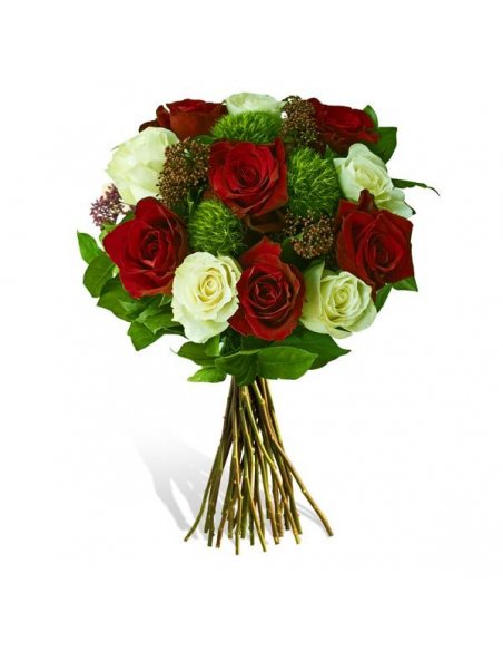 Buchet cu trandafiri rosii skimmia si conifere