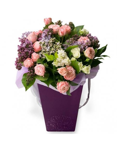 Buchet cu miniroze roz si flori de liliac