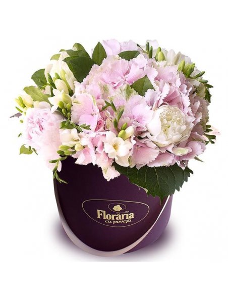 Colectia en Vogue - Cutie cu bujori, hortensie roz si frezii