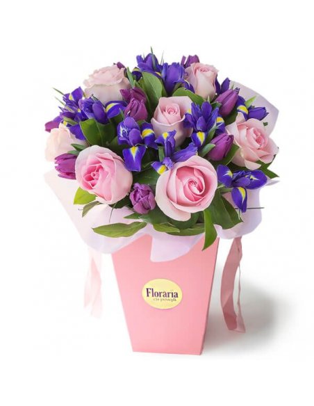 Buchet cu randafiri roz lalele si irisi