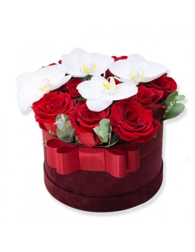 Cutie medie cu trandafiri rosii si orhidee albe