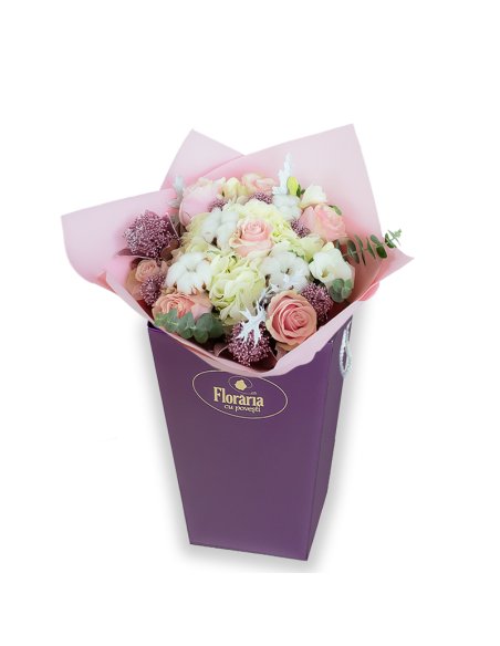 Buchet de iarna cu trandafiri roz si bumbac