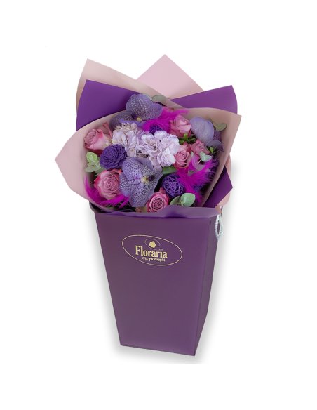 Buchet de iarna cu trandafiri lila si orhidee vanda