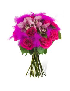 Buchet de sarbatoare cu trandafiri magenta orhidee si pene