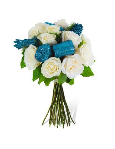 Buchet de sarbatoare cu trandafiri albi si decoratiuni albastre