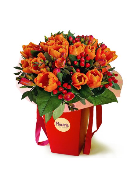 Buchet cu lalele portocalii si frezii rosii