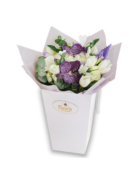 Buchet chic cu trandafiri albi si orhidee vanda mov
