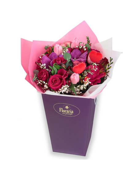 Buchet chic cu trandafiri ciclam si orhidee vanda