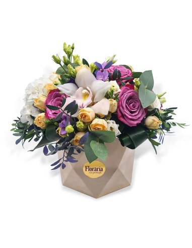 Aranjament special cu trandafiri mov miniroze...