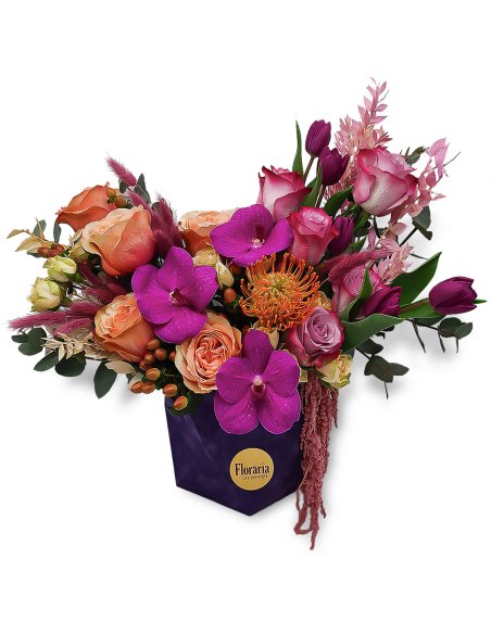 Aranjament special cu trandafiri portocalii orhidee vanda si flori exotice