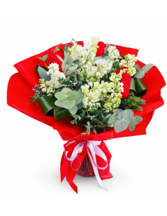 Buchet cu liliac alb si inimioare rosii