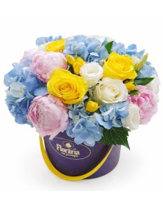 Colectia en Vogue - Cutie cu hortensie bleu si trandafiri