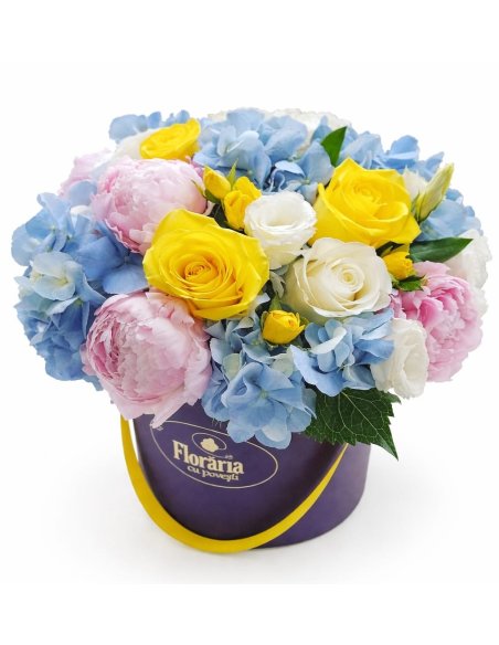 Colectia en Vogue - Cutie cu hortensie bleu si trandafiri